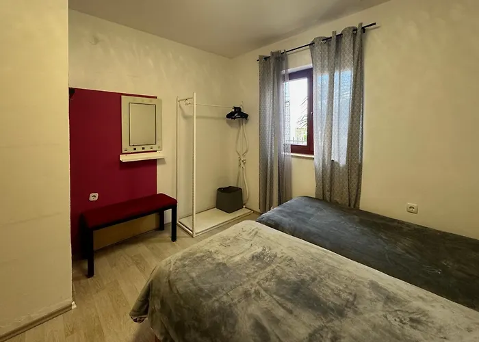 Orhidelia Apartment *